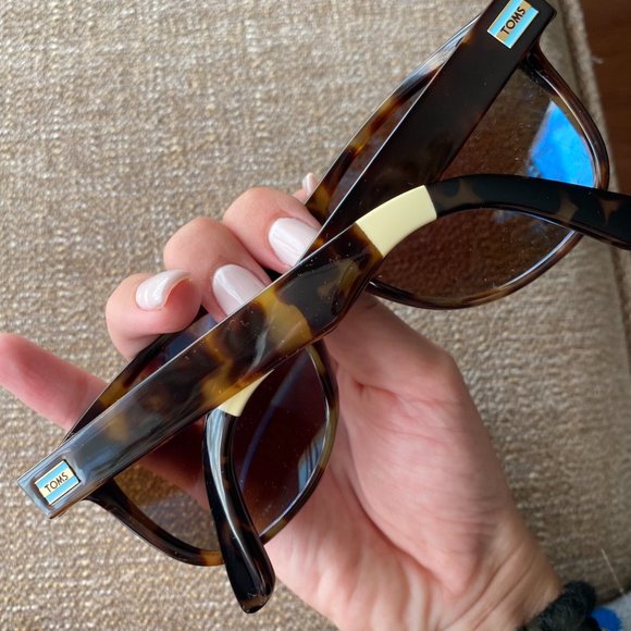Tom\'s Sunglasses